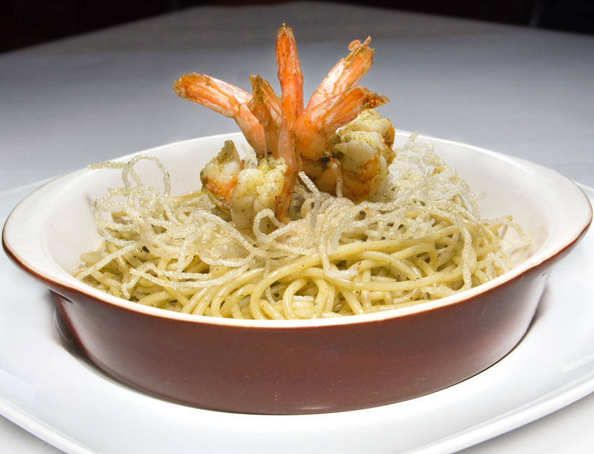 Spaguetti al pesto (230 g) y camarón (5) 